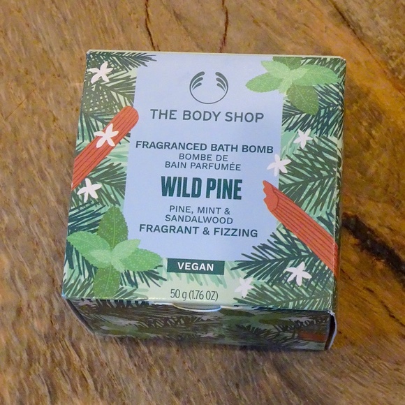 NEW! The Body Shop Vegan Wild Pine Fragranced Bath Bomb - Pine, Mint, Sandalwood - Picture 3 of 7